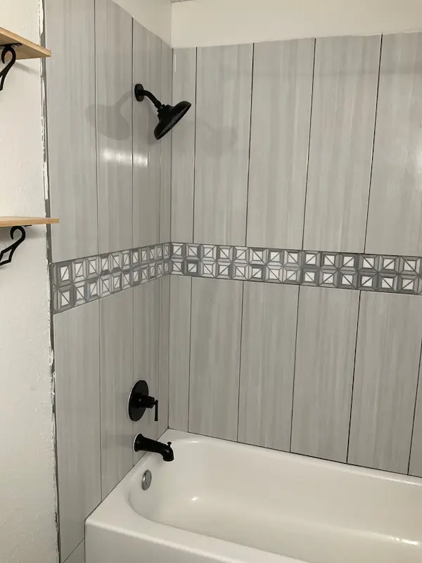 carrollwood-village-plumber-shower-repair-bathroom-plumbing Bathtub and shower wall with new tile and fixtures after professional shower plumbing repair and installation